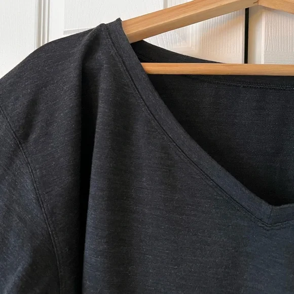 lululemon long sleeve crop top loose fit in sleeves - Picture 2 of 4